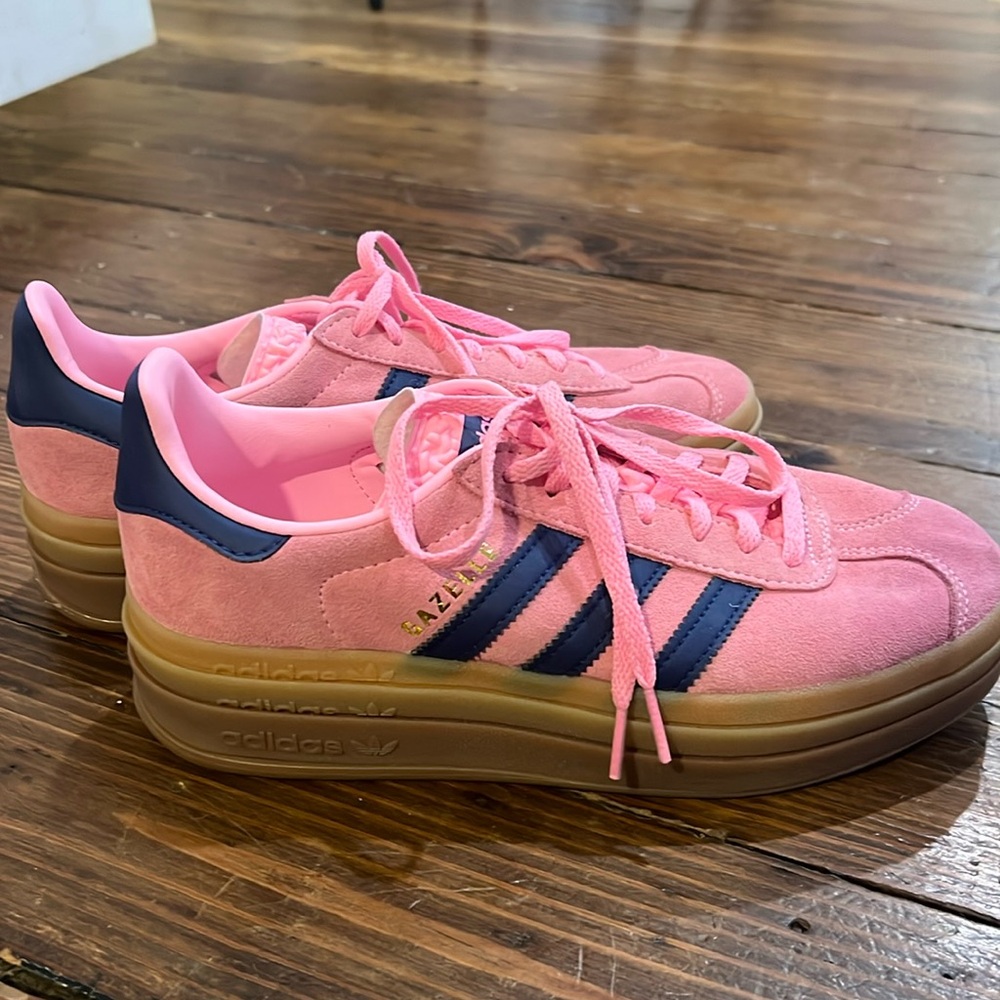 Women’s size 7 adidas gazelles! Platform in pink and navy